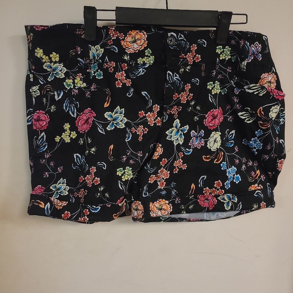 Plus size 20w Torrid floral shorts